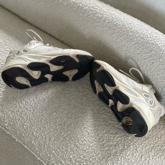 Yeezy Boost 700 Salt - Picture 5 of 6